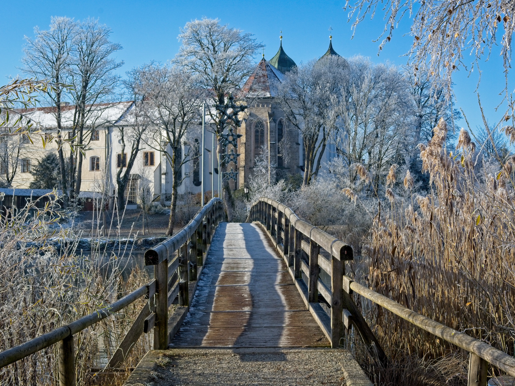 Preventing Slips and Falls On Ice